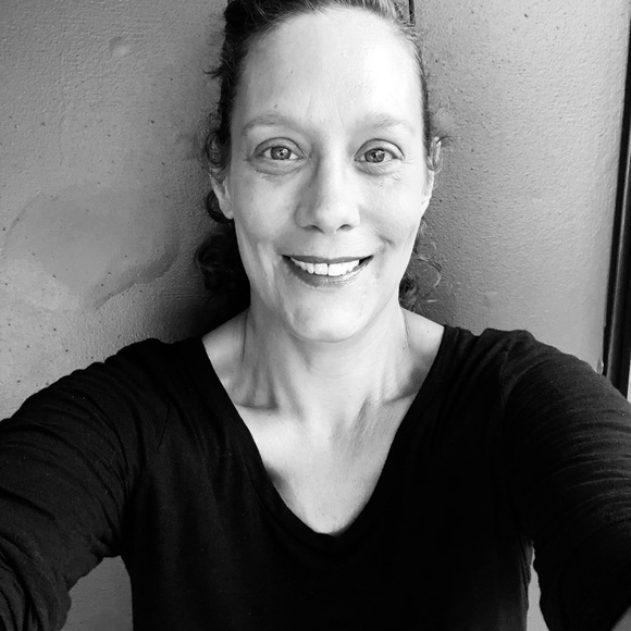 Meet your Posher, Monica - Picture 2 of 5